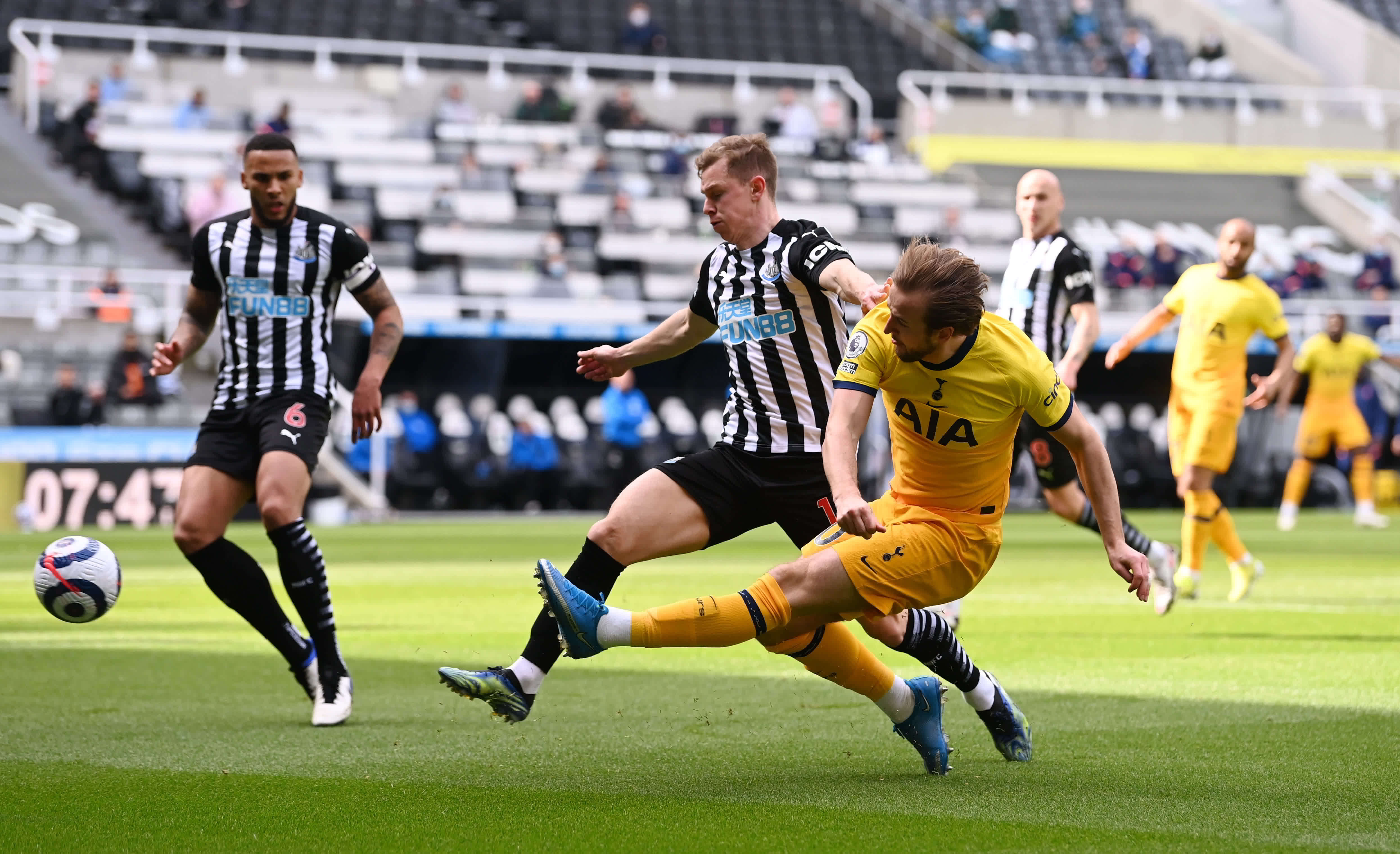 锋与中场多 锋与中场多